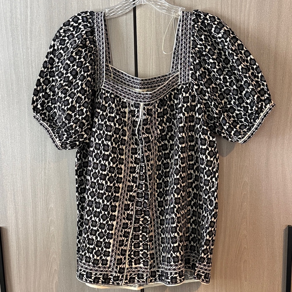 Max Studio Black and White Blouse
